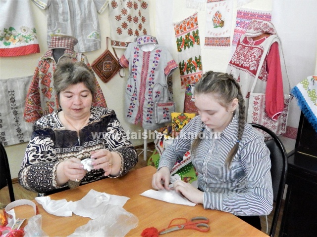 31 Января в районном краеведческом музее прошел мастер-класс по изготовлению игровой тряпичной славянской куклы "Девка –Баба"