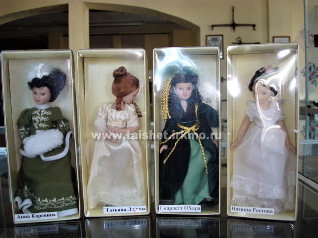 Выставка коллекционных фарфоровых кукол «Дамы эпохи»