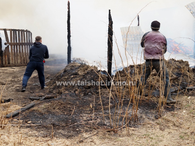Тушили всем селом: в Заречном загорелся частный дом, погиб ребенок